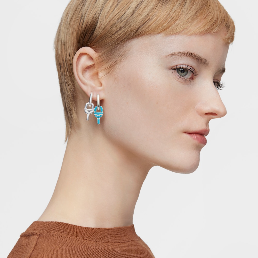 Pendiente suelto de aro de plata y motivo colgante color azul TOUS MANIFESTO