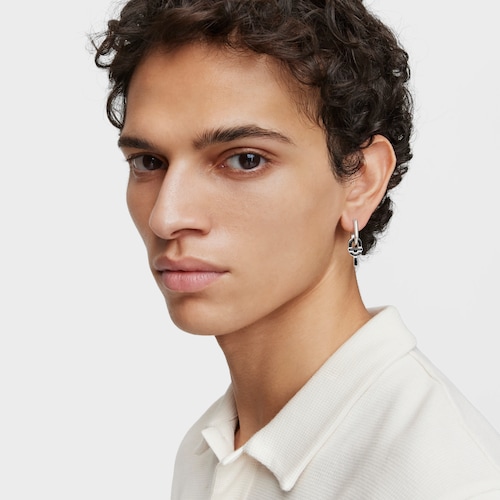 Silver single Hoop earring with black motif pendant TOUS MANIFESTO