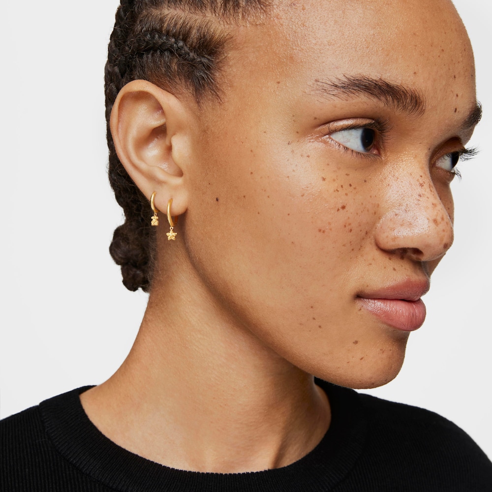 Brinco de argola individual curto banhados a ouro de 18&nbsp;K sobre prata e motivo estrela TOUS Grain