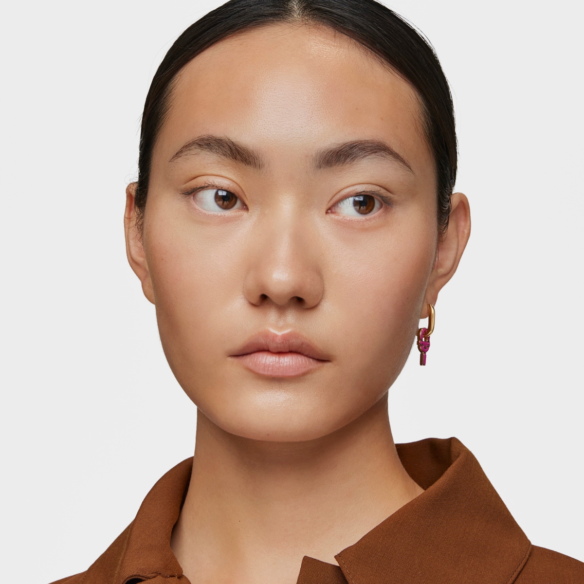 single Hoop earring with 18kt gold plating over silver and fuchsia-colored motif pendant TOUS MANIFESTO