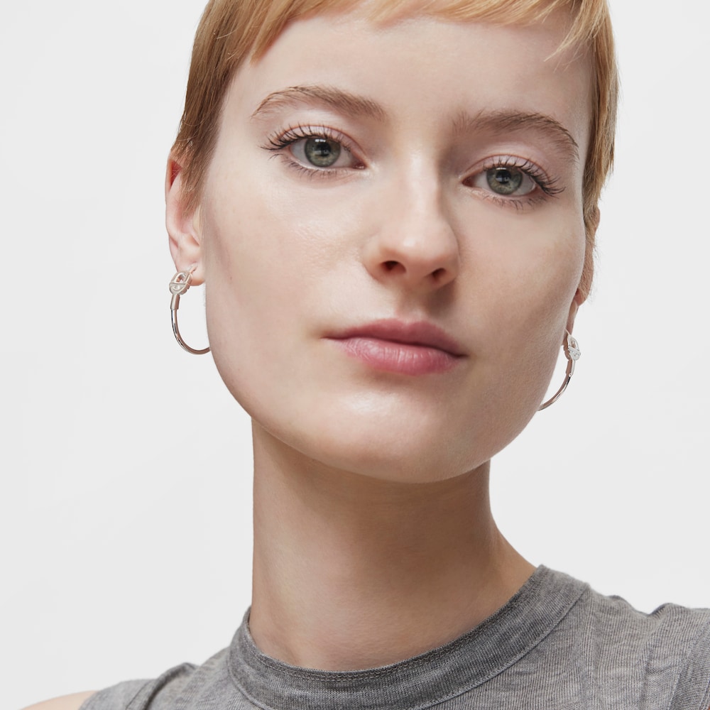 Dlouh&eacute; Kruhov&eacute; n&aacute;u&scaron;nice ze stř&iacute;bra s&nbsp;motivem TOUS MANIFESTO