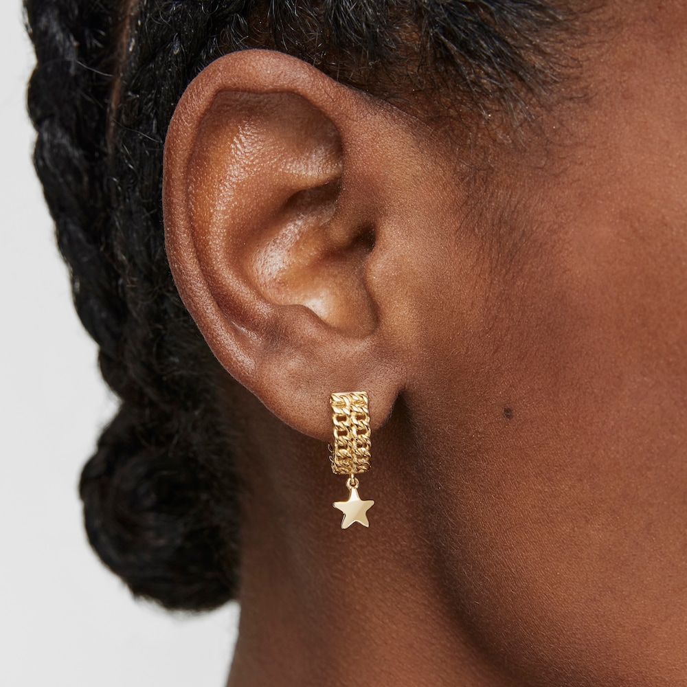 Pendientes aro cortos con baño de oro 18 kt sobre plata motivo estrella Bold Motif image number 5