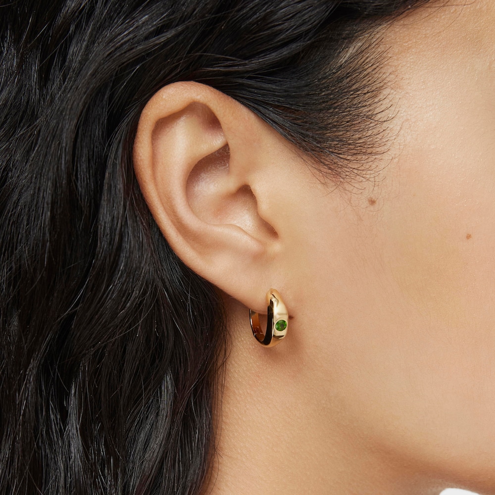 Short Hoop earrings with 18kt gold plating over silver and chrome diopside TOUS Basic Colors Short Hoop earrings with 18kt gold plating over silver and chrome diopside TOUS Basic Colors