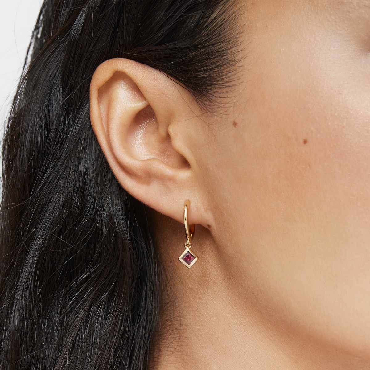 Short Hoop earrings with 18kt gold plating over silver and rhodolite charm TOUS Basic Colors