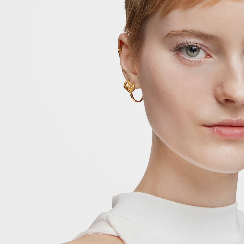 Pendientes de aro cortos con baño de oro 18 kt sobre plata y motivo TOUS MANIFESTO Pendientes de aro cortos con baño de oro 18 kt sobre plata y motivo TOUS MANIFESTO