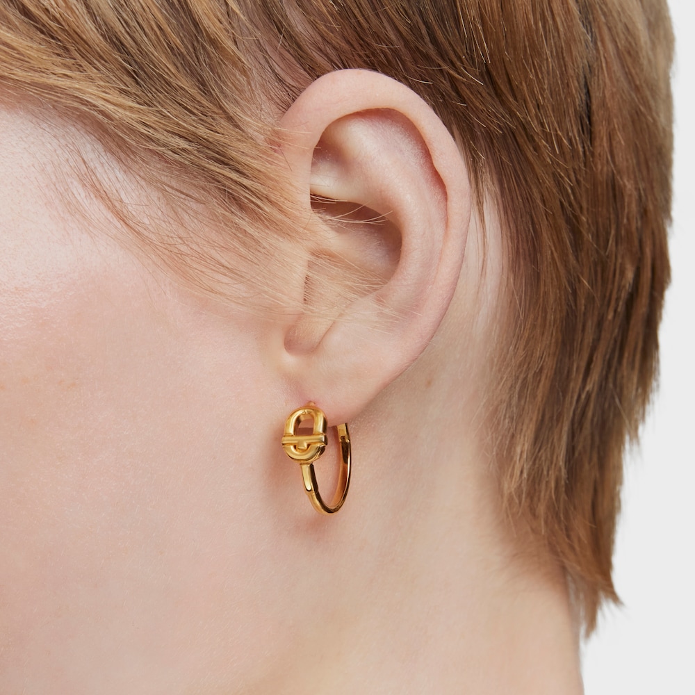 Pendientes de aro cortos con baño de oro 18 kt sobre plata y motivo TOUS MANIFESTO Pendientes de aro cortos con baño de oro 18 kt sobre plata y motivo TOUS MANIFESTO