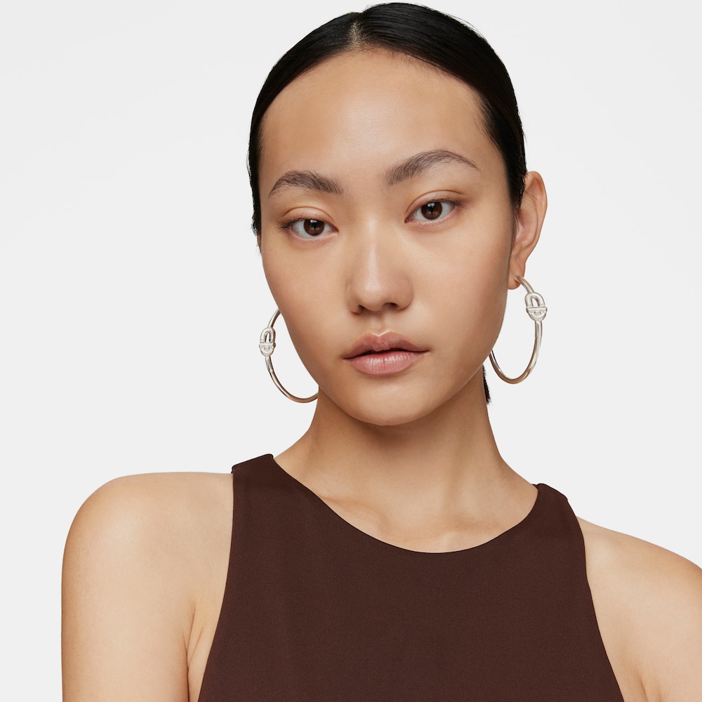 Bardzo długie kolczyki kreolki TOUS MANIFESTO z motywem