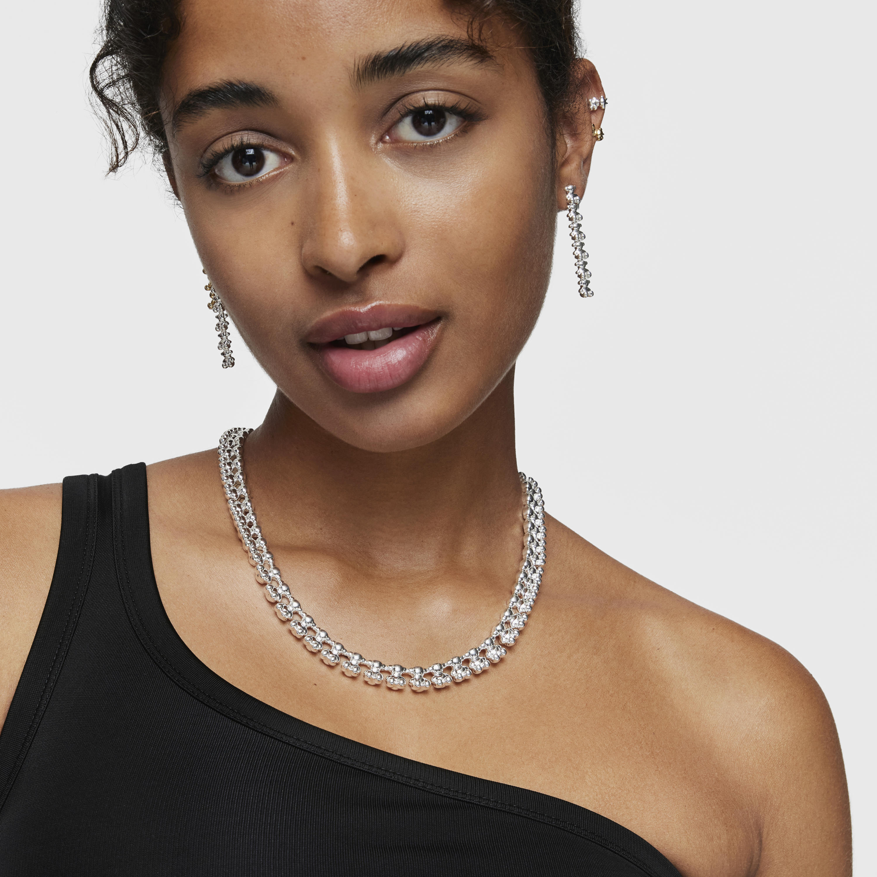 Short silver Necklace with large bear motifs Bold Bear