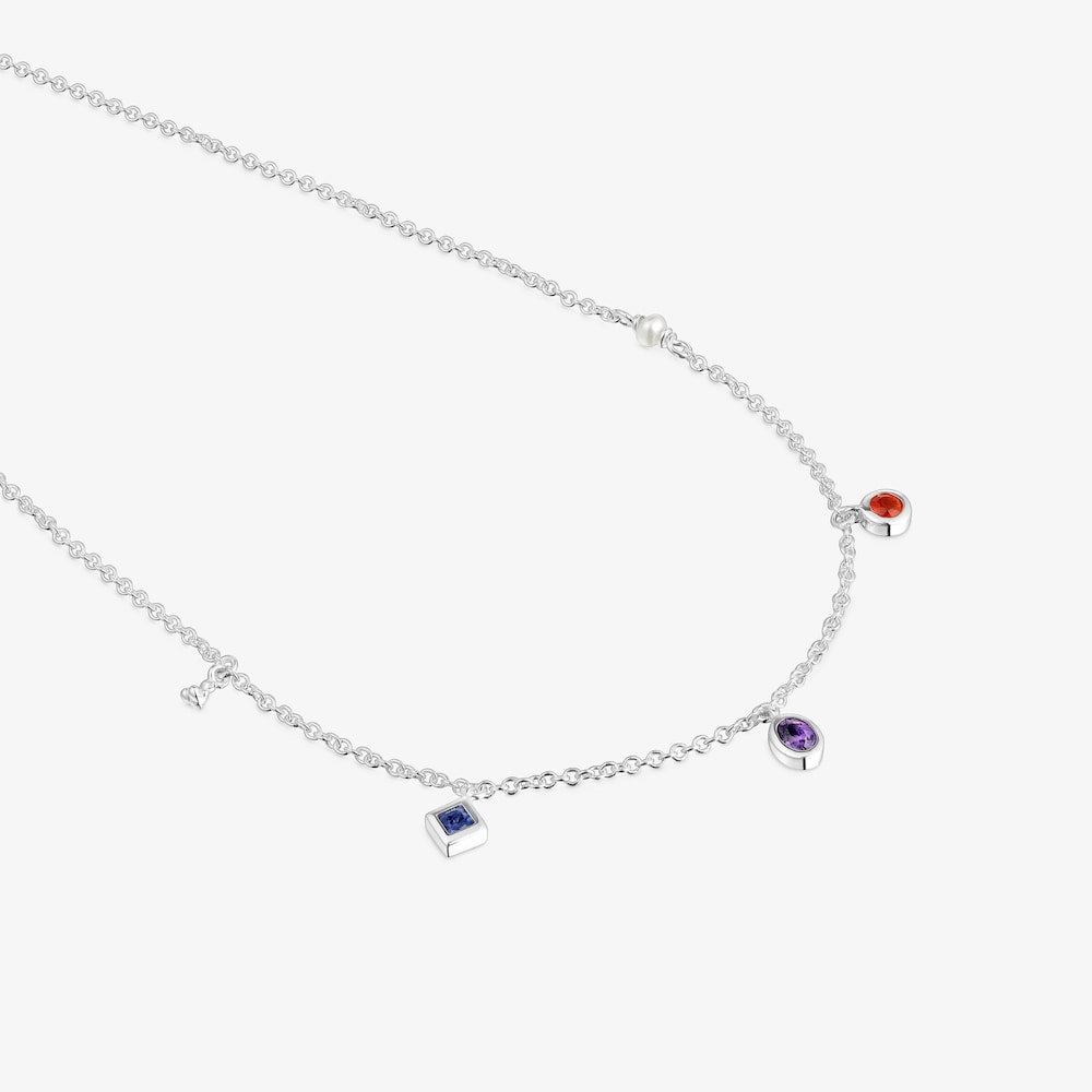 Kr&aacute;tk&yacute; stř&iacute;brn&yacute; N&aacute;hrdeln&iacute;k s&nbsp;drah&yacute;mi kameny a uměle vypěstovanou perlou TOUS Basic Colors