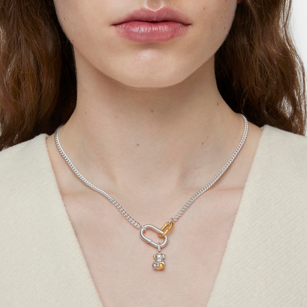 Kr&oacute;tki naszyjnik ze srebra z dwukolorowymi pierścionkami Hold Oval