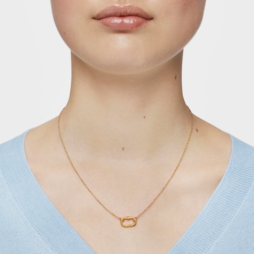 Collar corto con baño de oro 18 kt sobre plata con anilla Hold Oval