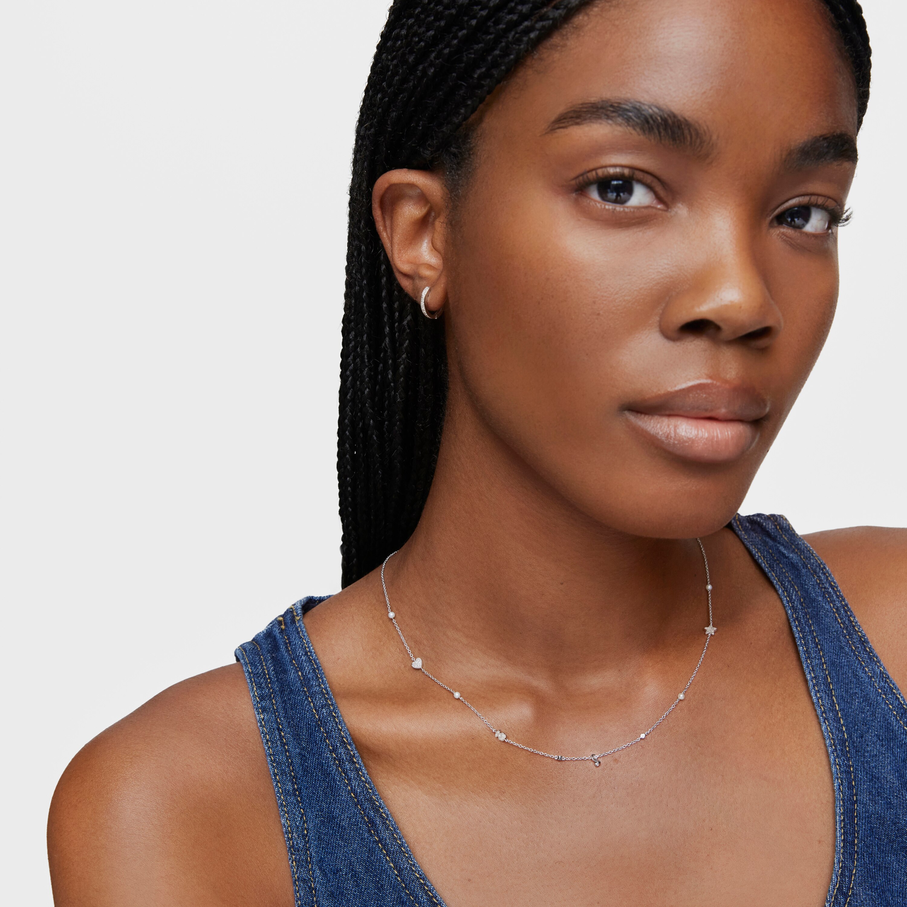 Short 18K white- gold Necklace with diamonds