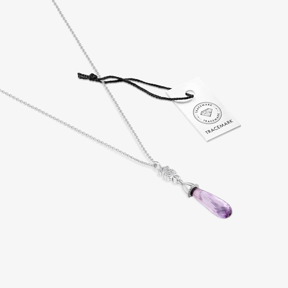 Kr&aacute;tk&yacute; N&aacute;hrdeln&iacute;k z&nbsp;b&iacute;l&eacute;ho zlata s&nbsp;medv&iacute;dkem, diamanty a&nbsp;ametystem TOUS Grain