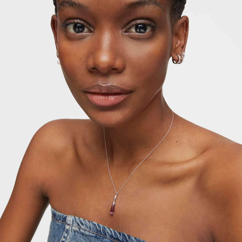 Kr&aacute;tk&yacute; N&aacute;hrdeln&iacute;k z&nbsp;b&iacute;l&eacute;ho zlata s&nbsp;medv&iacute;dkem, diamanty a&nbsp;ametystem TOUS Grain