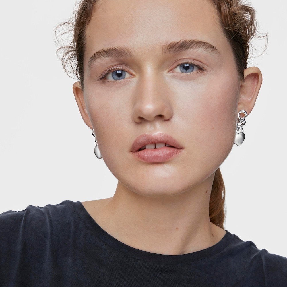 Pendientes cortos de plata coraz&oacute;n Bold Motif