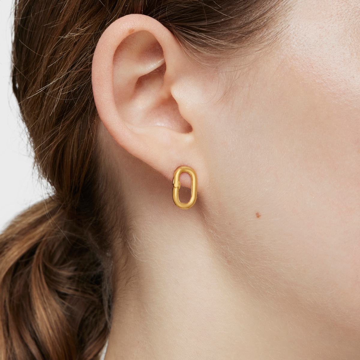 Small Earrings with 18kt gold plating over silver Hold Oval