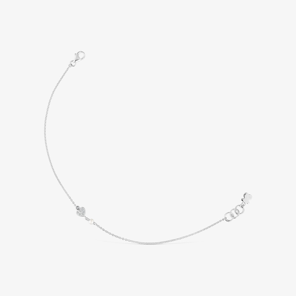 Řet&iacute;zkov&yacute; n&aacute;ramek z&nbsp;b&iacute;l&eacute;ho zlata se srdcem, diamanty a&nbsp;uměle vypěstovan&yacute;mi perlami TOUS Grain