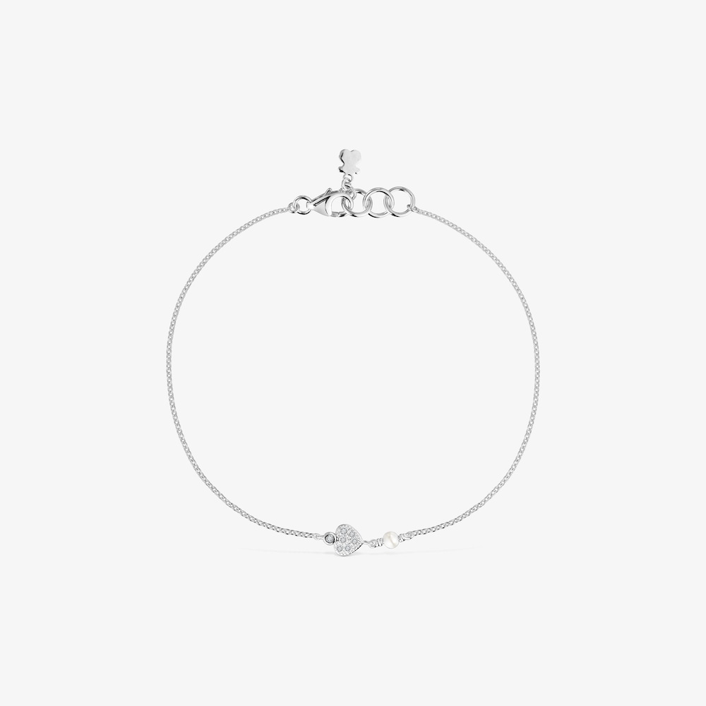 Řet&iacute;zkov&yacute; n&aacute;ramek z&nbsp;b&iacute;l&eacute;ho zlata se srdcem, diamanty a&nbsp;uměle vypěstovan&yacute;mi perlami TOUS Grain