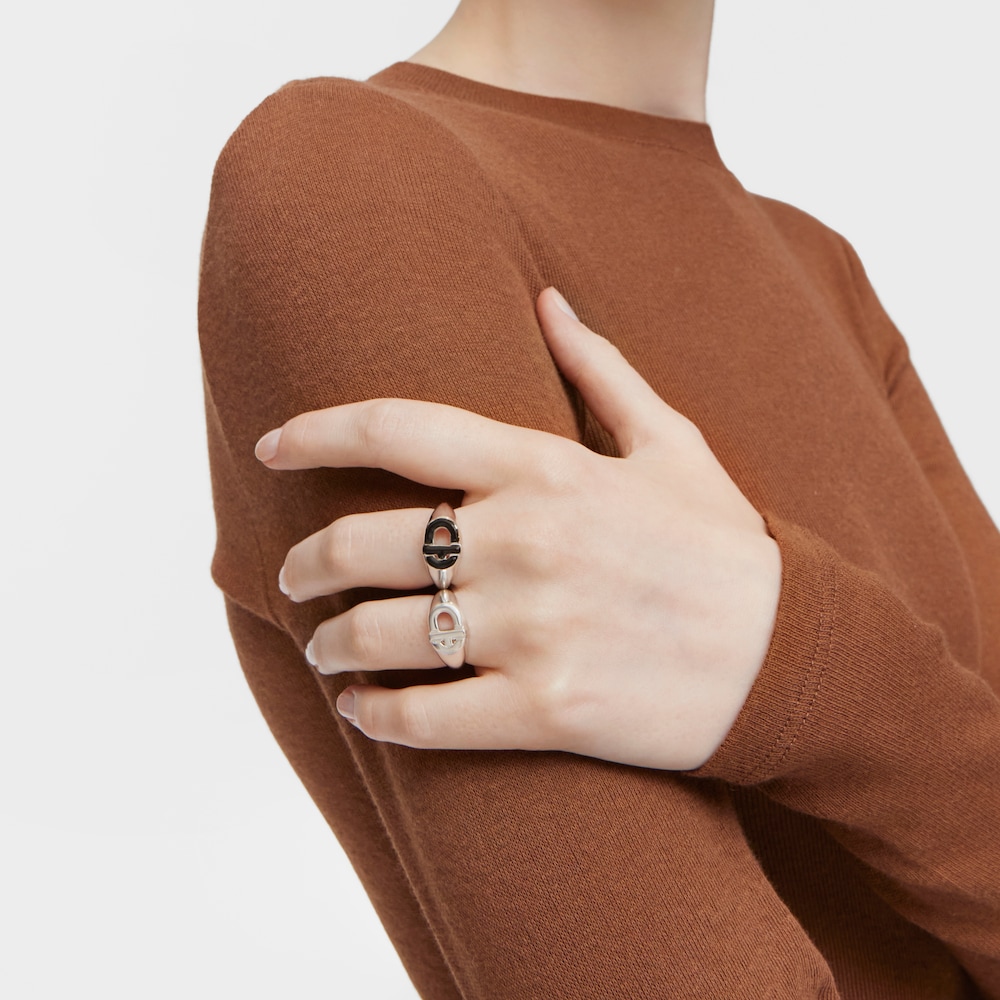 Sello de plata y esmalte negro TOUS MANIFESTO