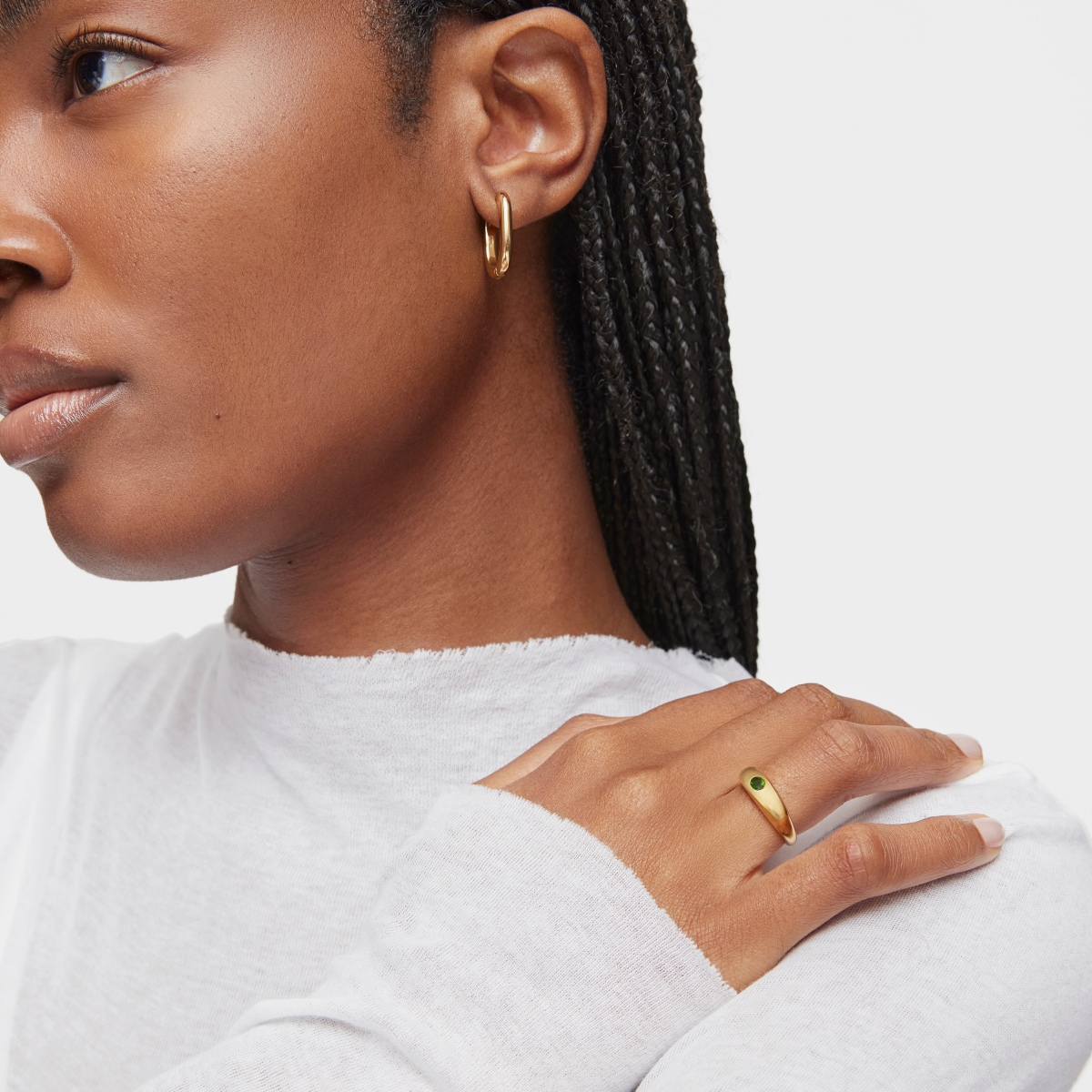 Anillo sello con baño de oro 18 kt sobre plata y cromo diópsido Basic Colors