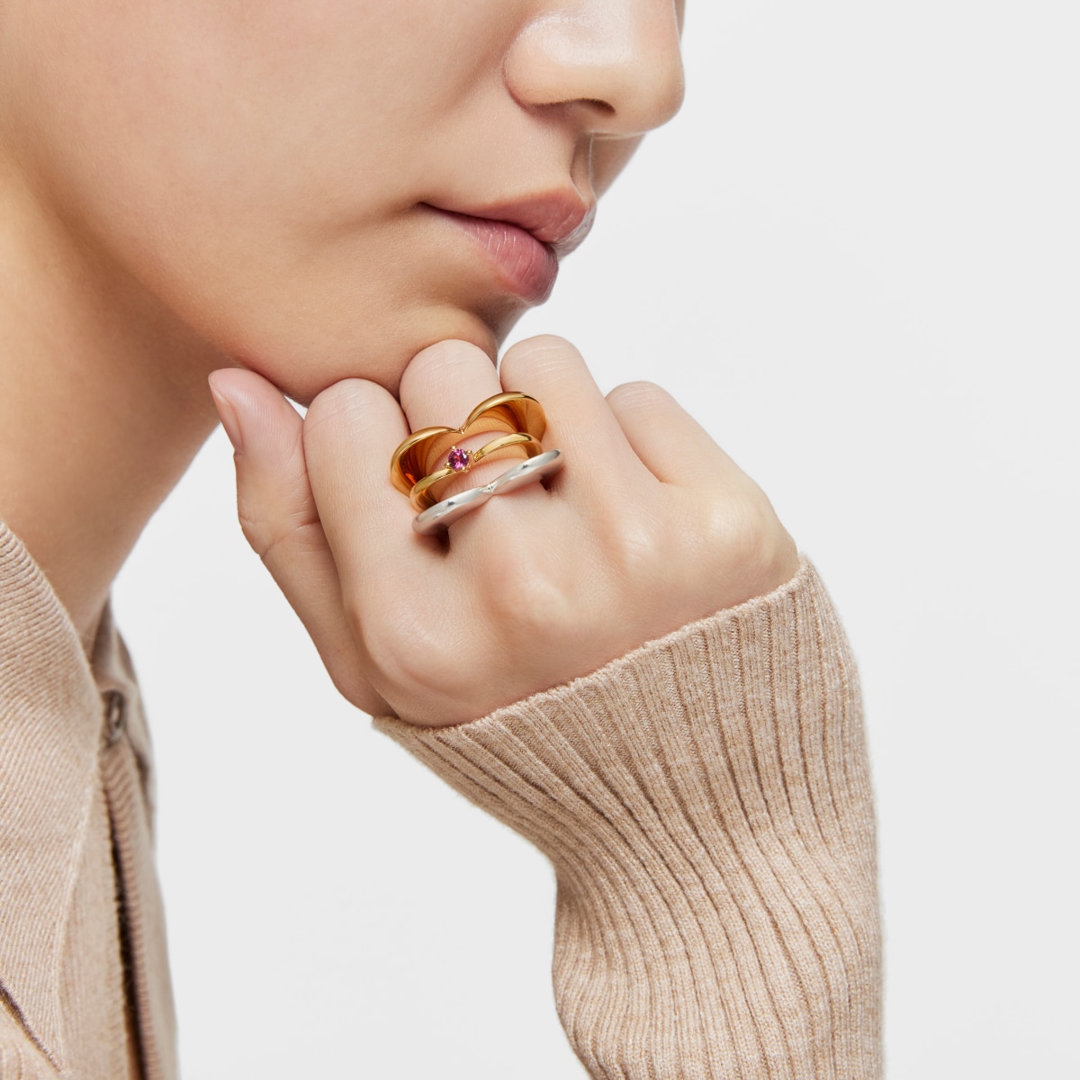 Anillo grande corazón con baño de oro 18 kt sobre plata y rodolita My Other Half