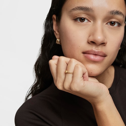 Anillo pequeño corazón con baño de oro 18 kt sobre plata Bold Motif