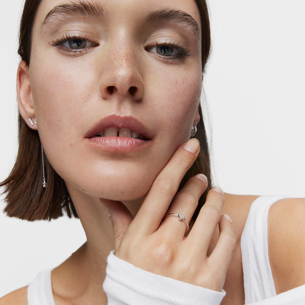 Anillo peque&ntilde;o coraz&oacute;n de oro blanco con diamantes TOUS Grain