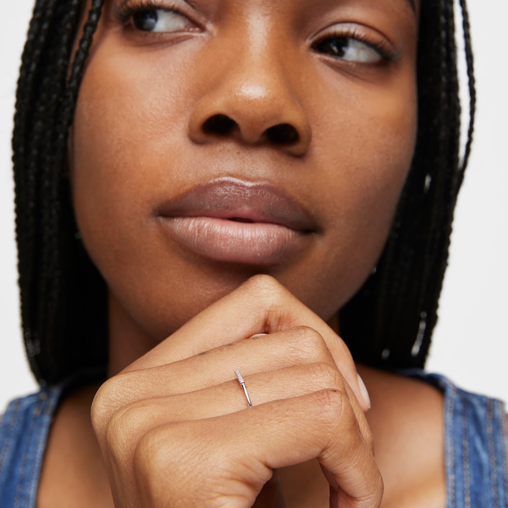 Mal&yacute; Prsteň z&nbsp;bieleho zlata s&nbsp;p&aacute;sikom s&nbsp;diamantmi TOUS Grain