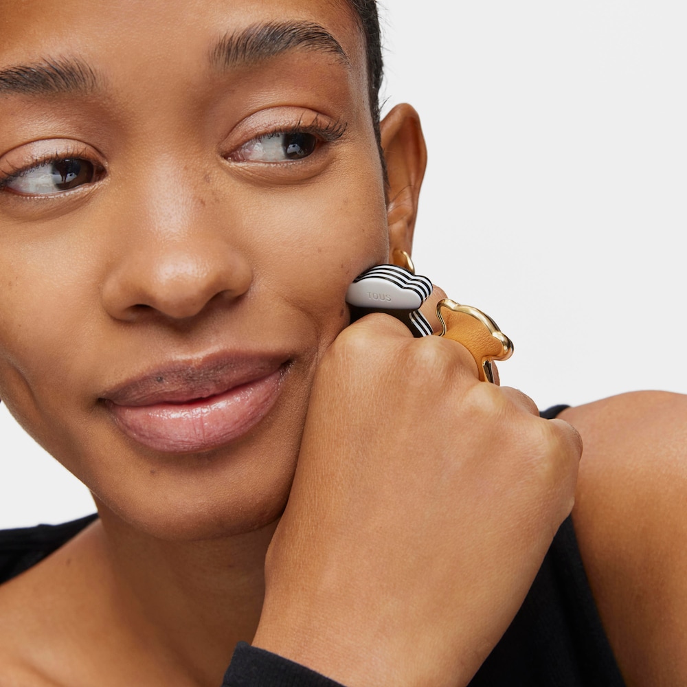 Zestaw dużych dwukolorowych pierścionk&oacute;w z motywem misia i czarnym acetatem My Other Half