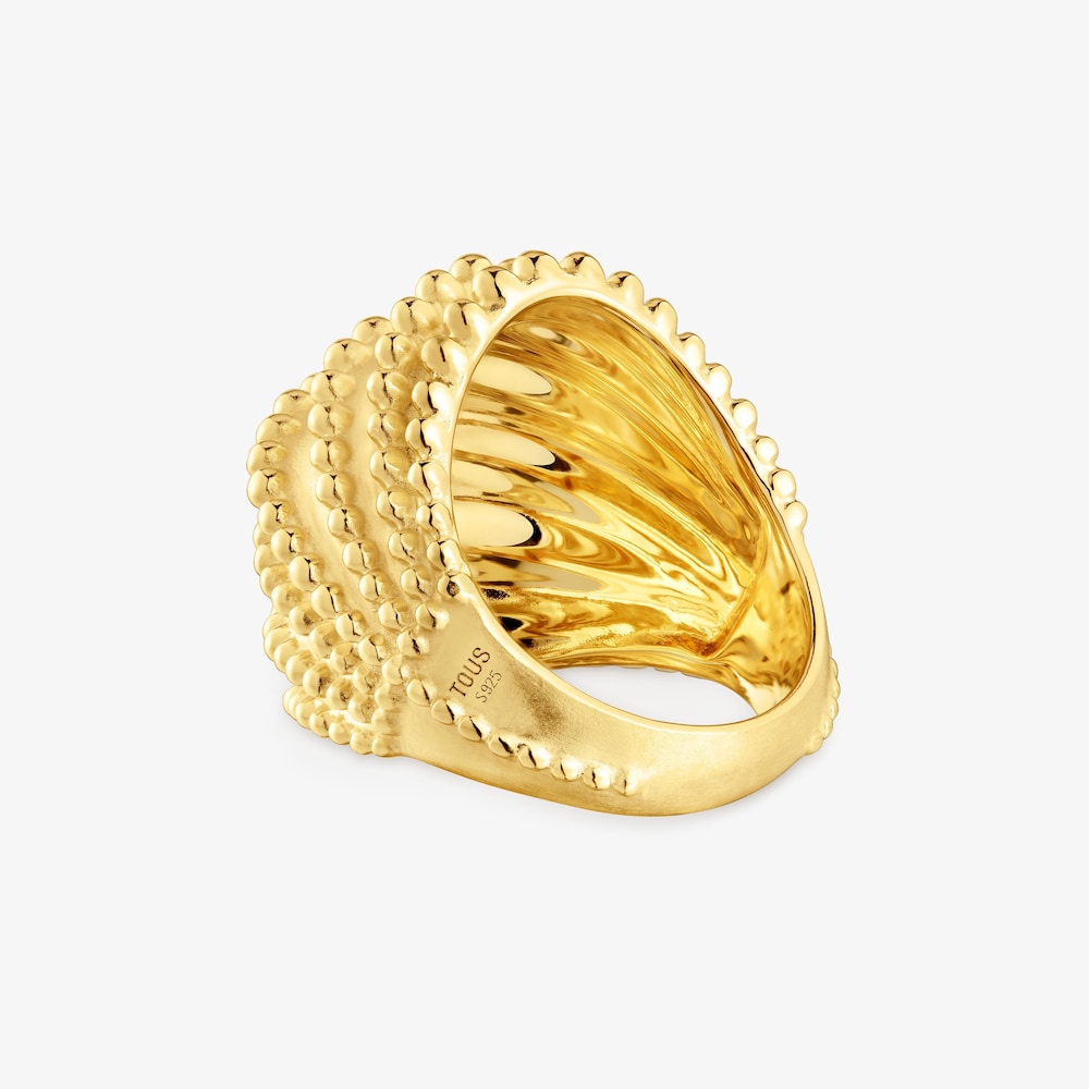 Duży pierścionek ze srebra pokrytego 18-karatowym złotem, z&nbsp;kolekcji TOUS Grain.