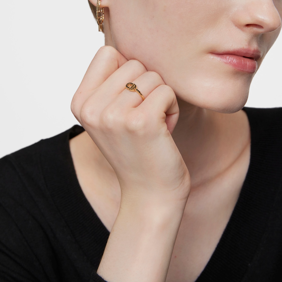 Anillo pequeño de oro y espinelas TOUS MANIFESTO