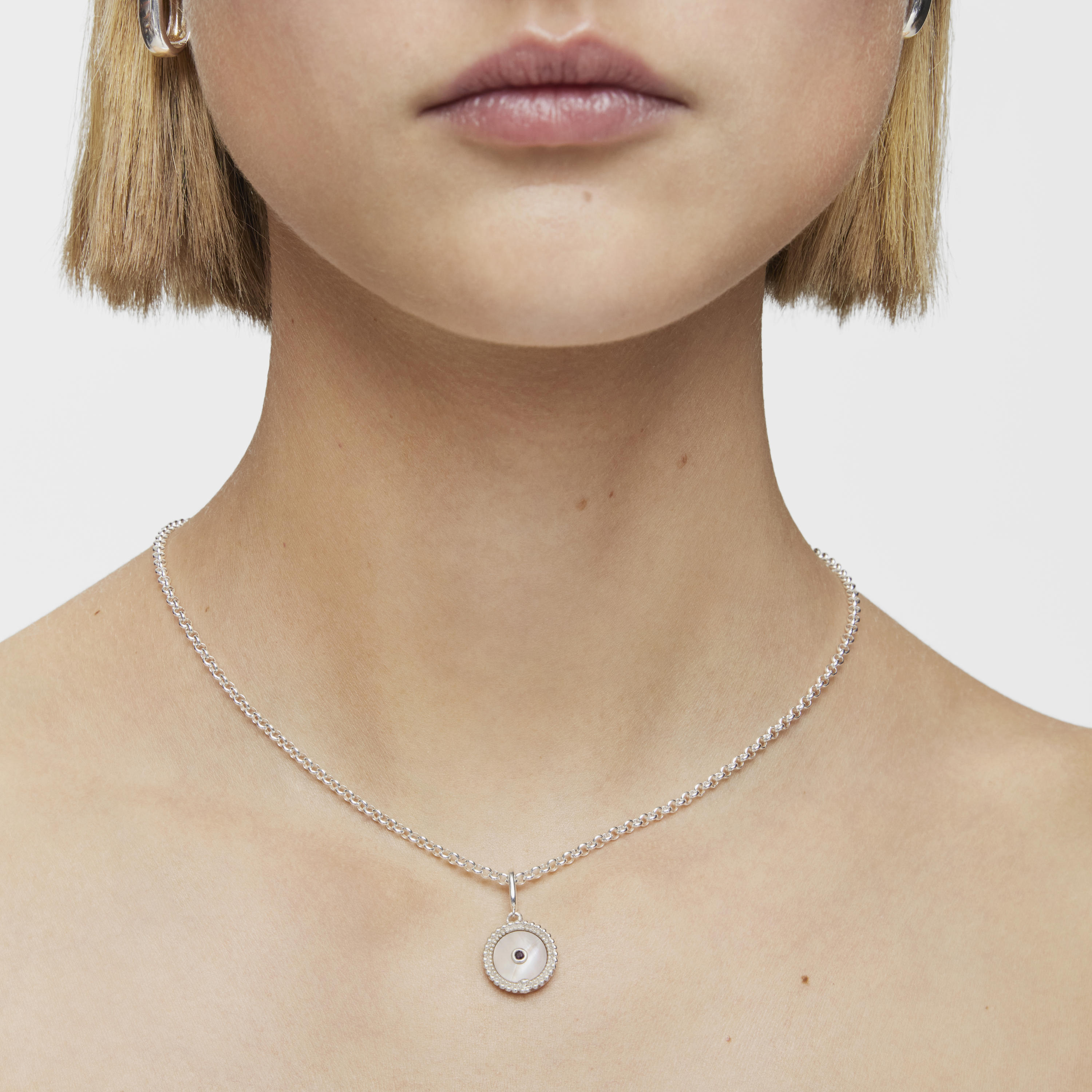 Silver medallion Pendant with nacre, rhodolite and bear motif Medallions