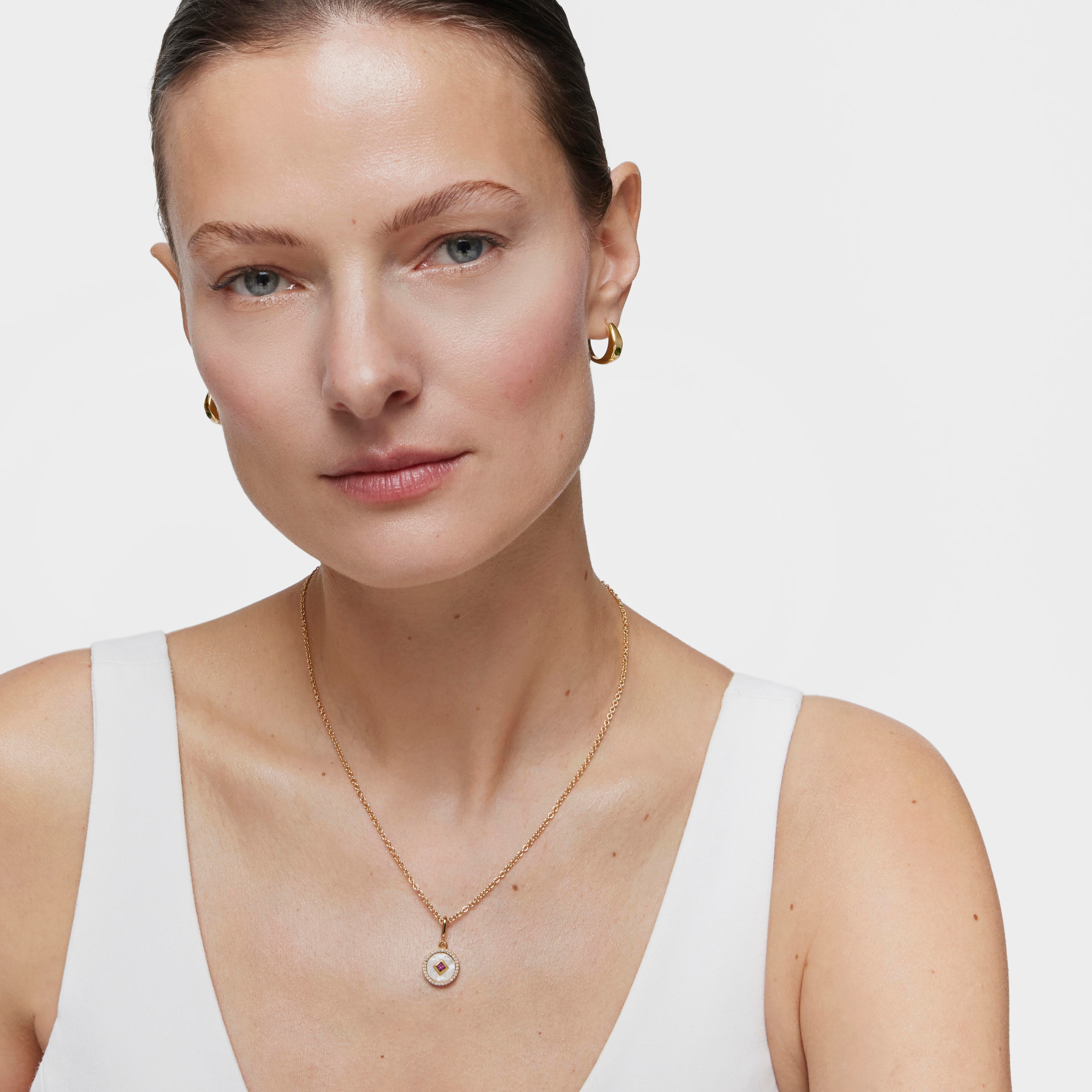 Medallion Pendant with 18K gold vermeil, nacre and gemstones Medallions