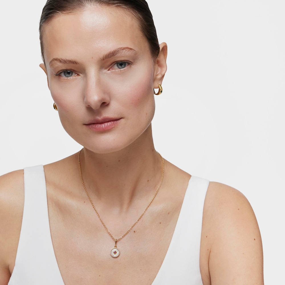 Medail&oacute;nov&yacute; pr&iacute;vesok s&nbsp;18&nbsp;kt pozl&aacute;ten&iacute;m na striebre, perleťou a&nbsp;drahokamami Medallions