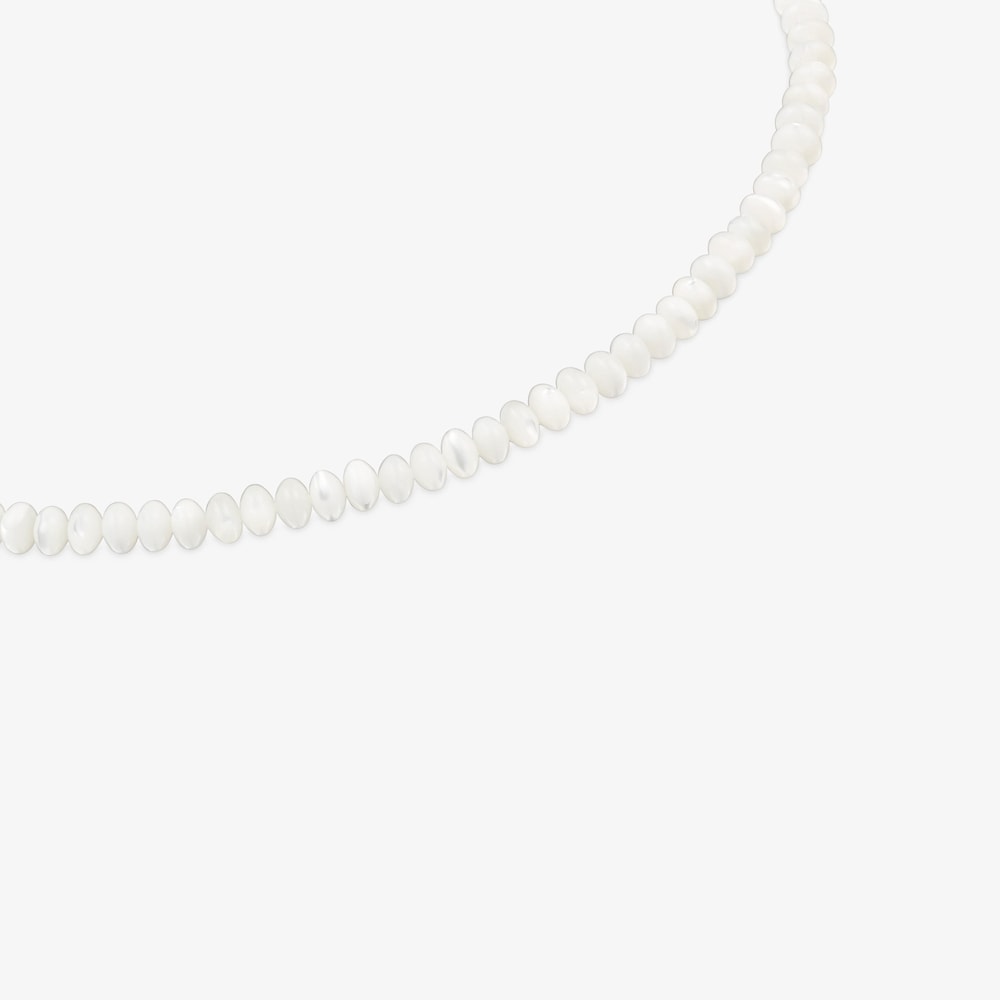 Collar corto de plata y n&aacute;car Basic Colors