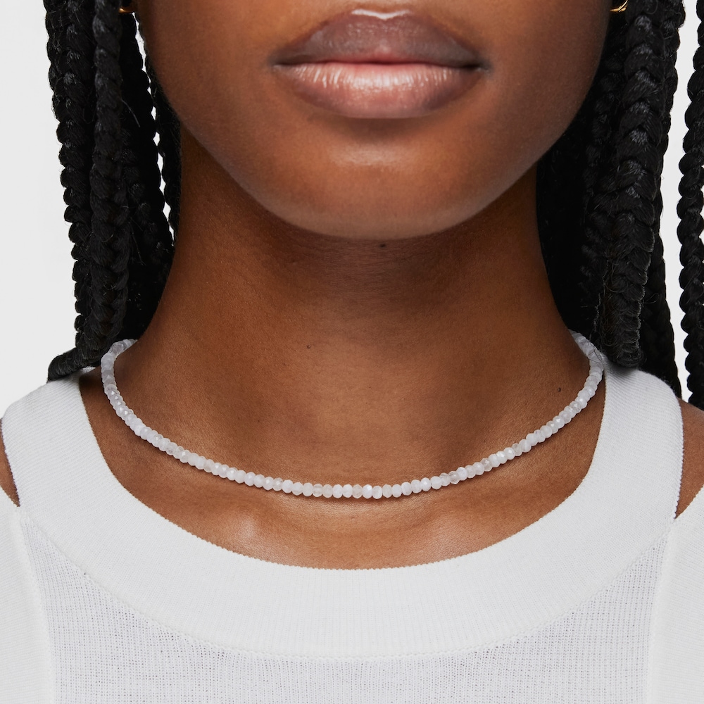 Short silver Necklace with moonstone Basic Colors