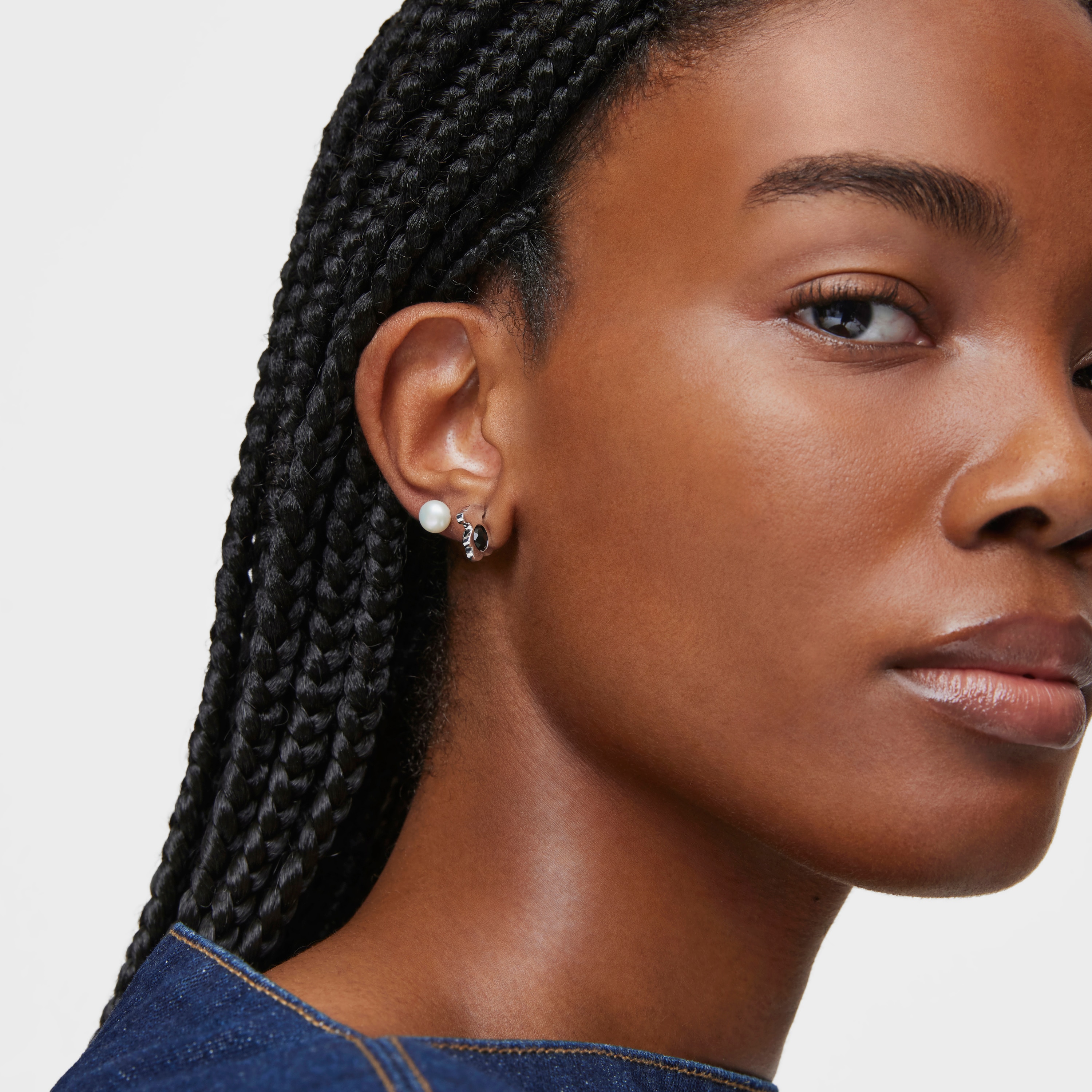 Small silver with onyx 12 mm bear Earrings I-Bear