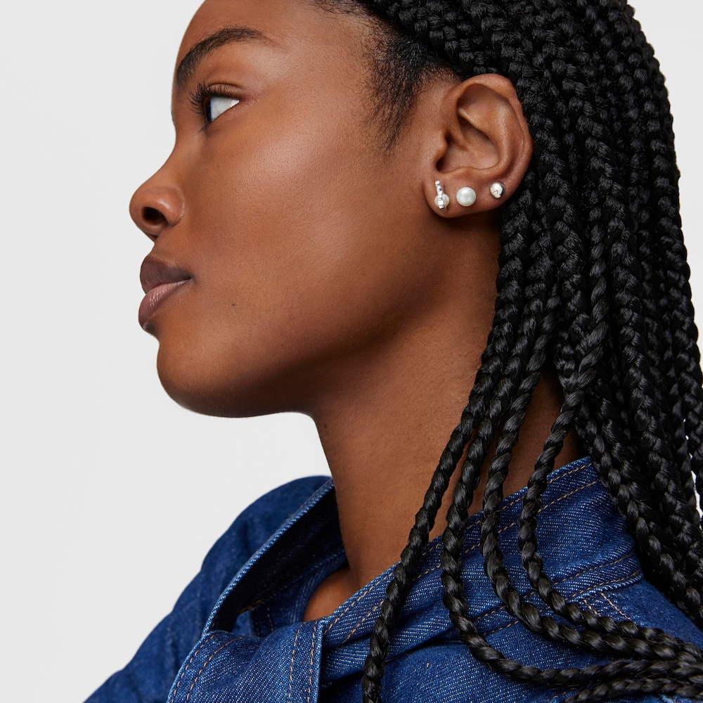 Mal&eacute; 12&nbsp;mm strieborn&eacute; N&aacute;u&scaron;nice s medved&iacute;kom a kultivovan&yacute;mi perlami I-Bear