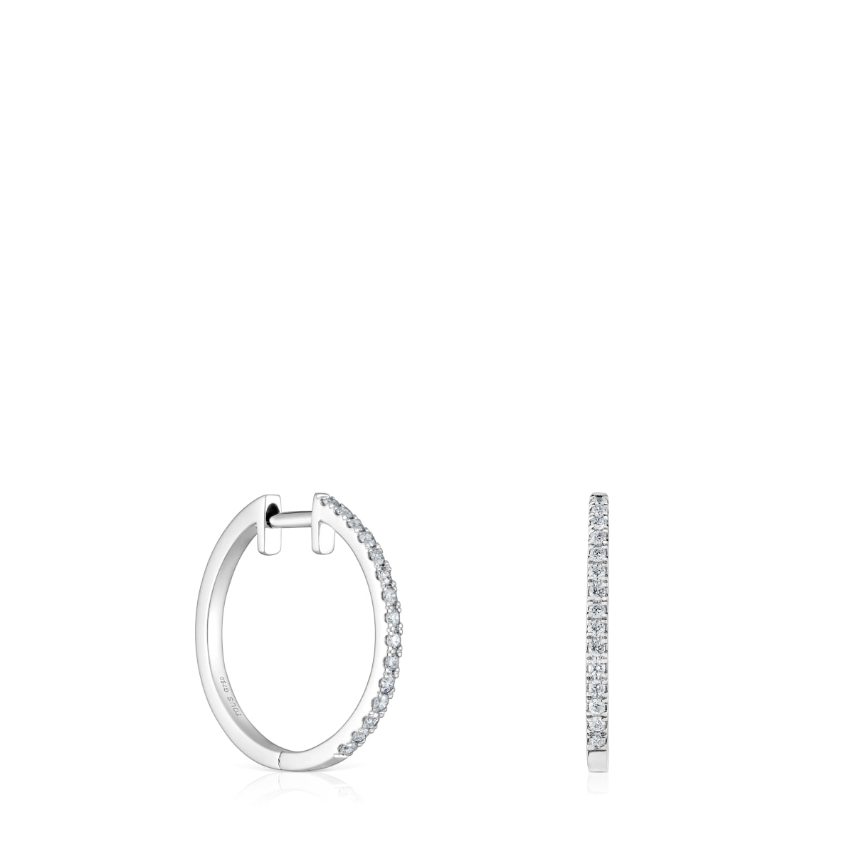 Short hoop Earrings in white gold with 14,5 mm diamonds Les Classiques