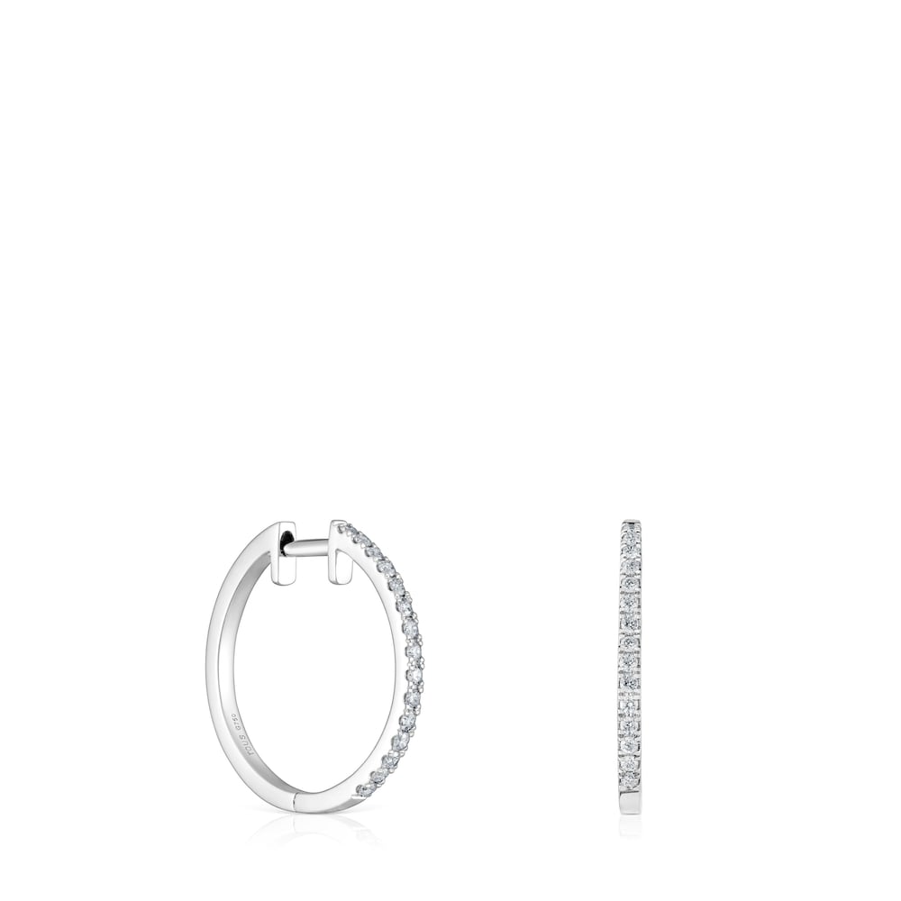 Short hoop Earrings in white gold with 14,5 mm diamonds Les Classiques