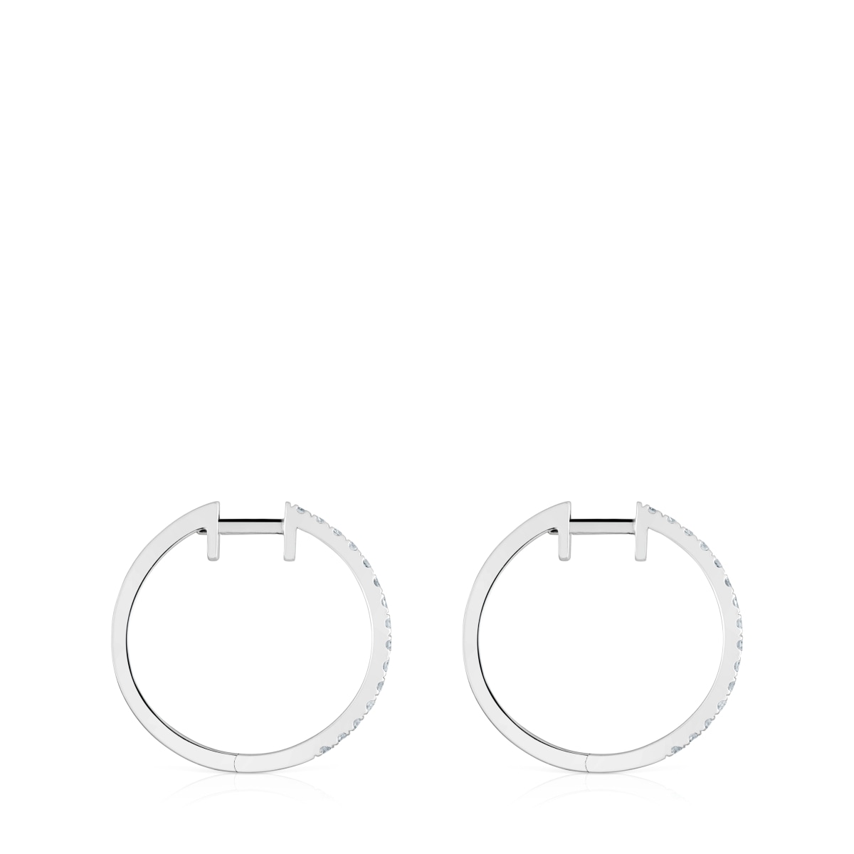 Short hoop Earrings in white gold with 14,5 mm diamonds Les Classiques