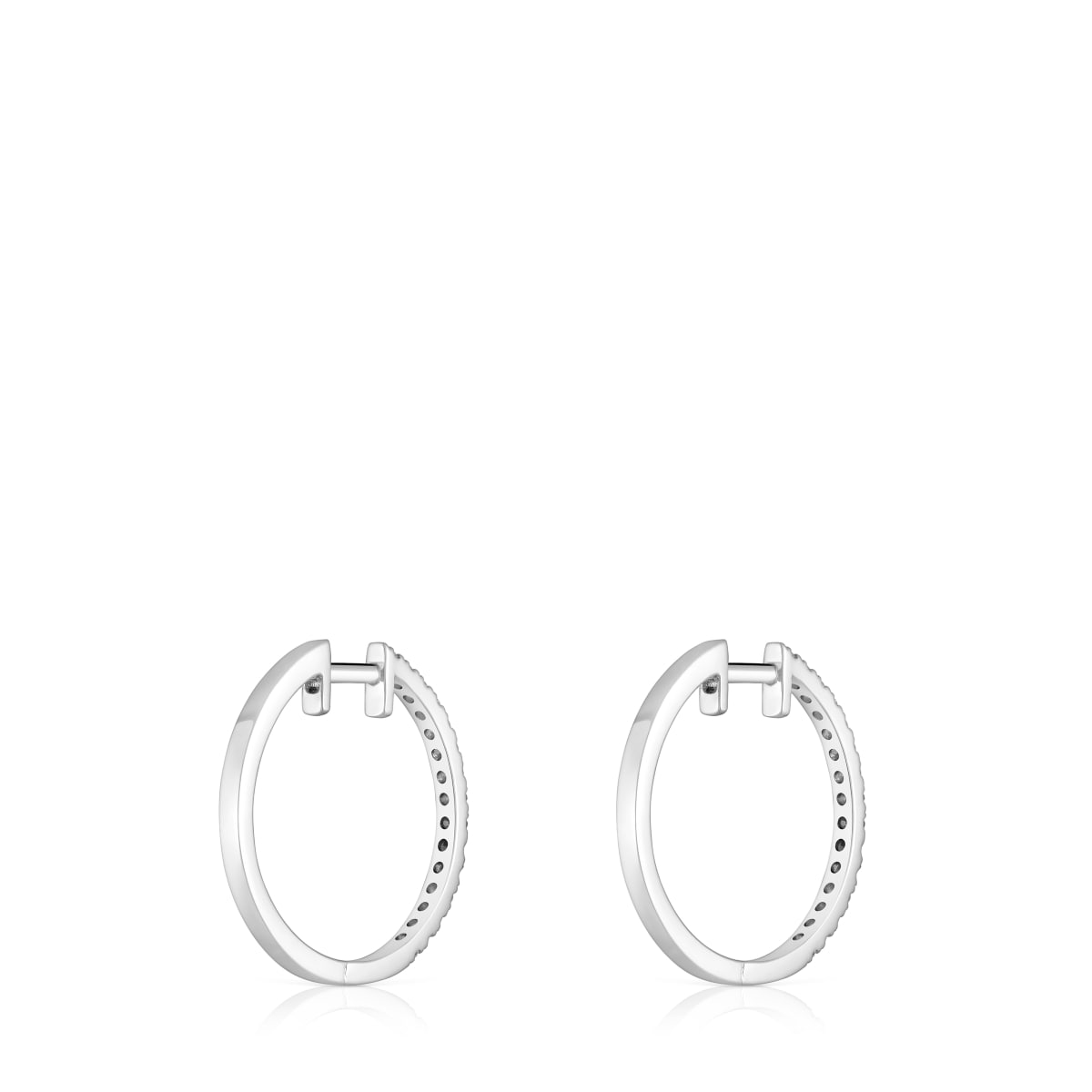 Short hoop Earrings in white gold with 14,5 mm diamonds Les Classiques