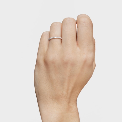 Anillo media alianza mediana de oro blanco con diamantes Les Classiques