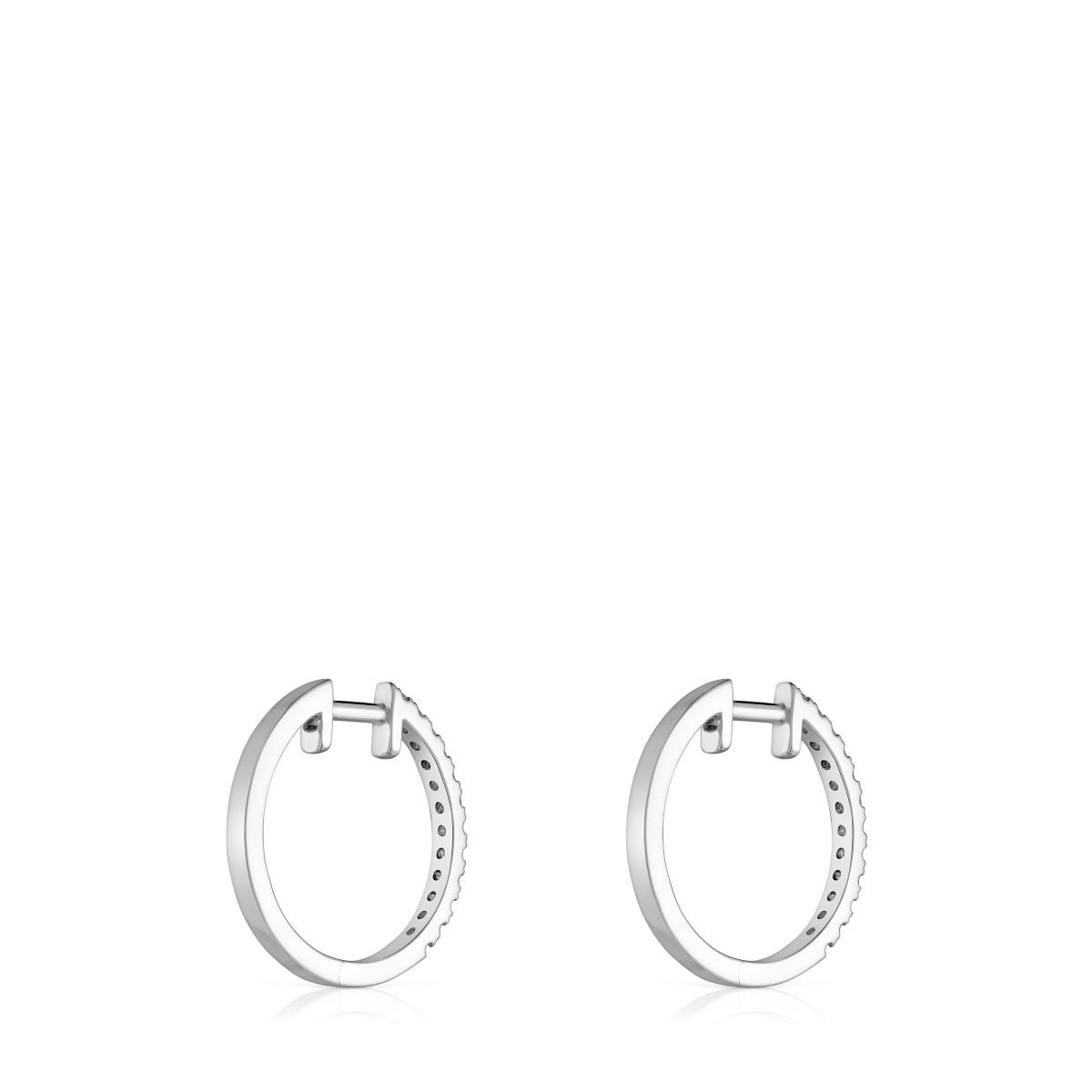 Short hoop Earrings in white gold with 12,5 mm diamonds Les Classiques