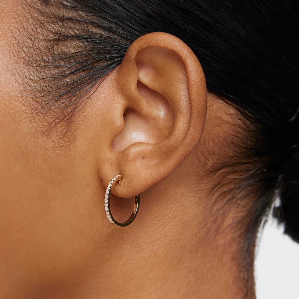 Pendientes aro cortos de oro con diamantes 14 mm Les Classiques