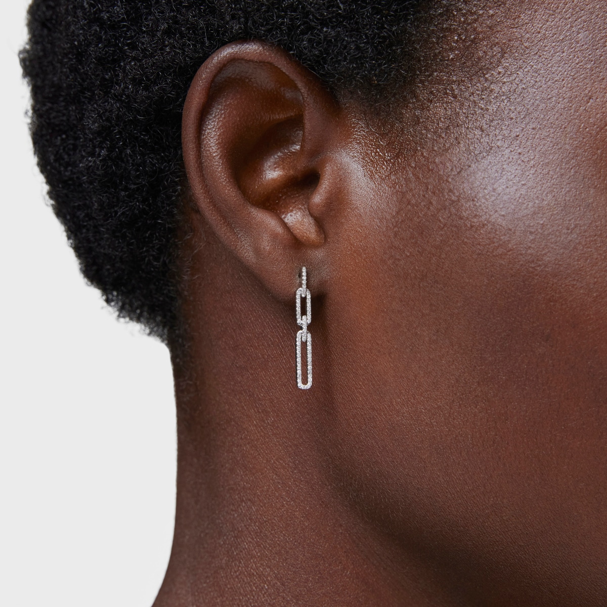 Long white gold oval Earrings with diamonds Les Classiques