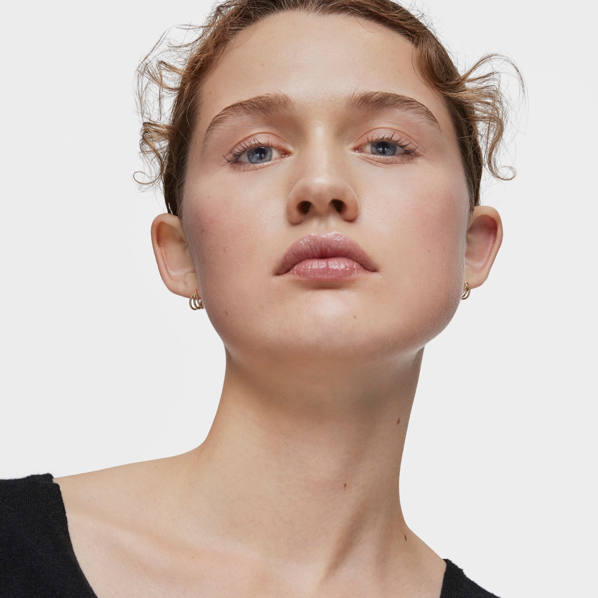Pendientes de oro triple aro cortos con relieve Basics