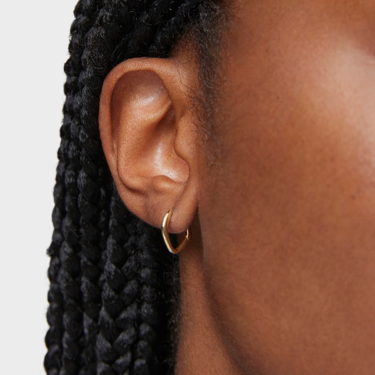 Short hoop pointed oval gold Earrings Basics