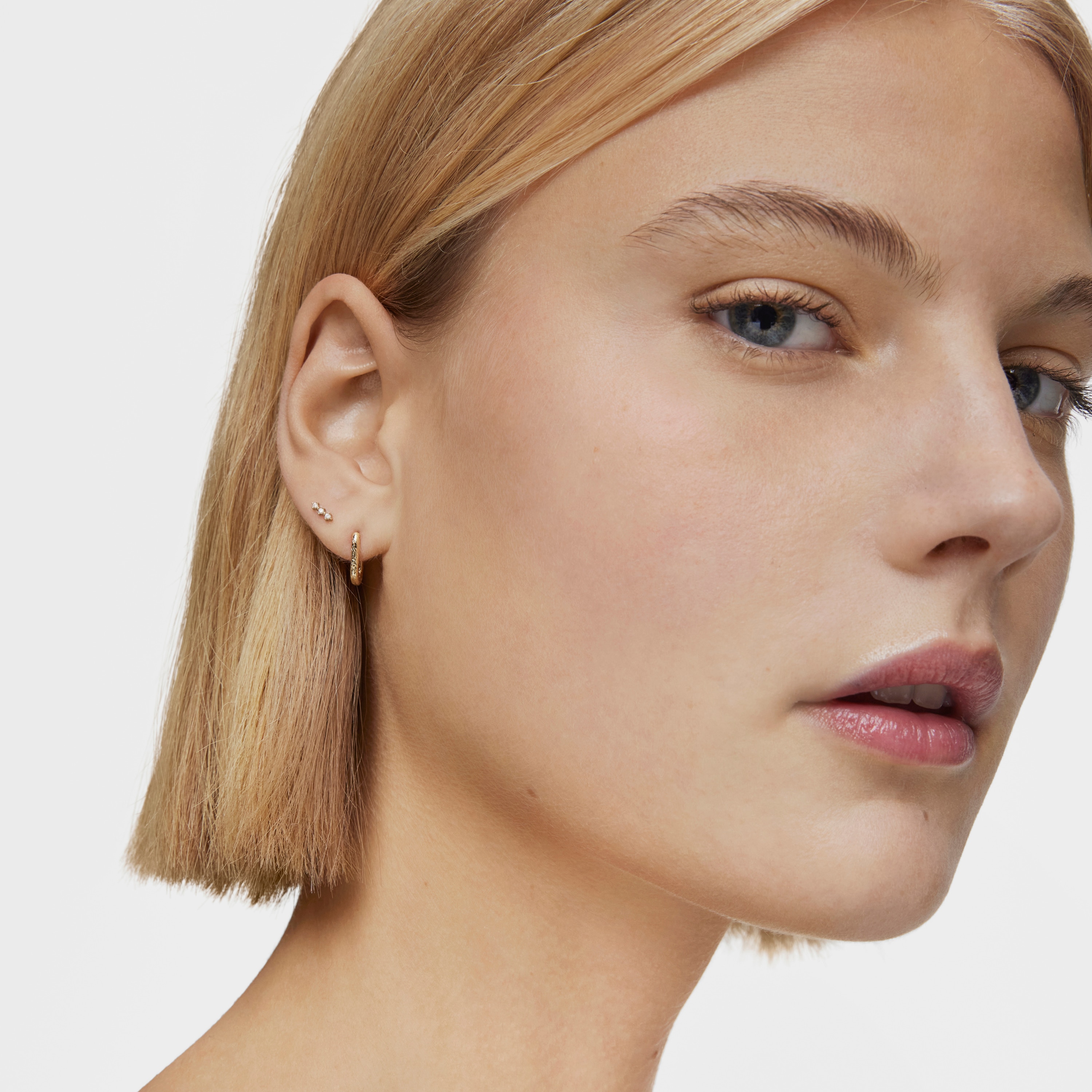 Individual 18K solid gold textured hoop Earring Basics