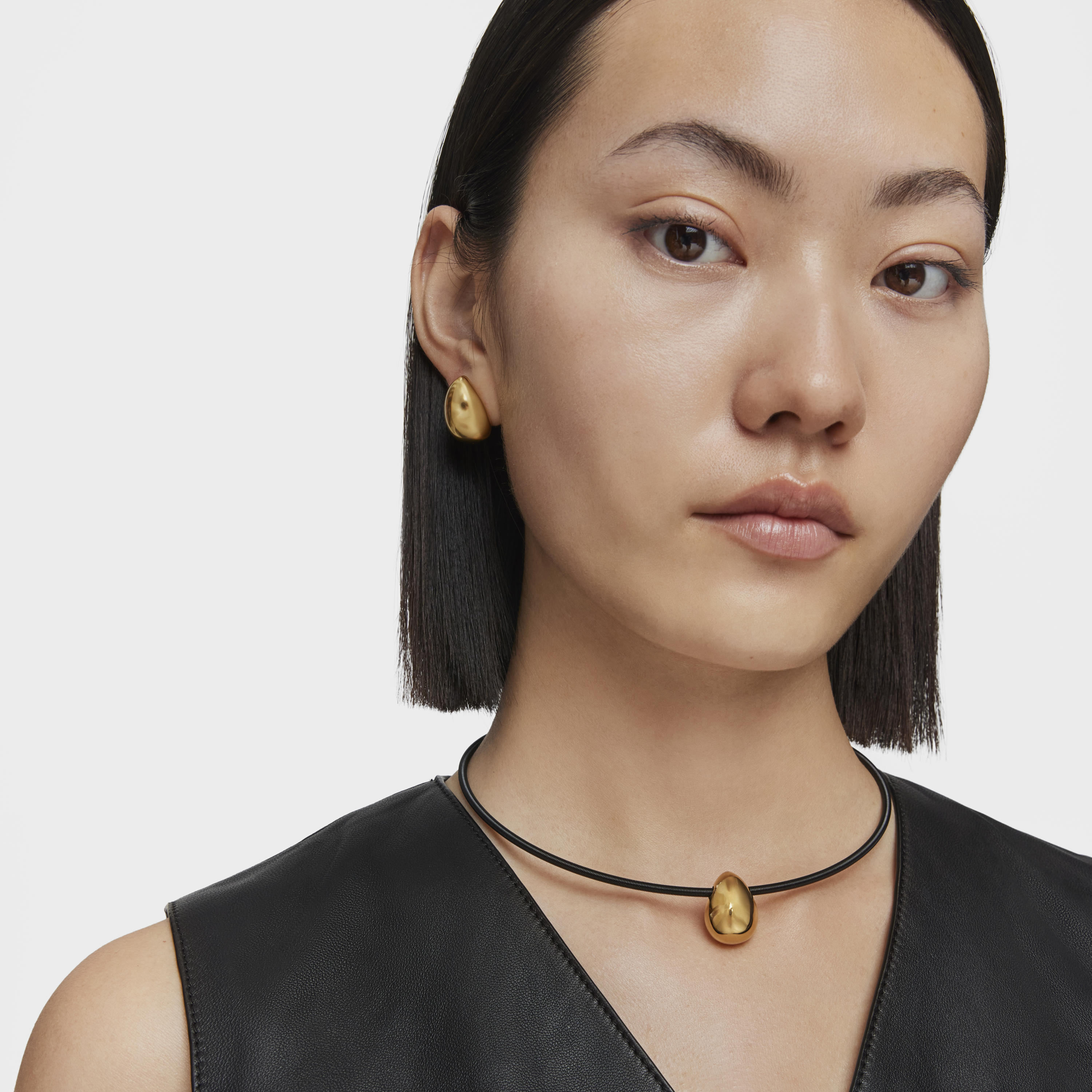 Short 18K solid gold and black IP steel Necklace with teardrop motif Mesh Tube